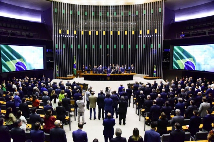 Deputados e industriais reunidos no Plenário da Câmara - (Foto: Cleia Viana / Câmara dos Deputados)