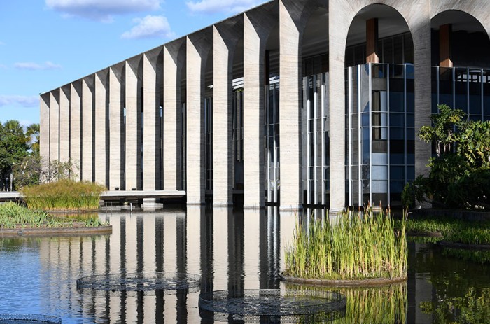 Emenda prevê que pagamentos em moeda estrangeira a servidores no exterior terão limite do teto do funcionalismo - Jefferson Rudy/Agência Senado