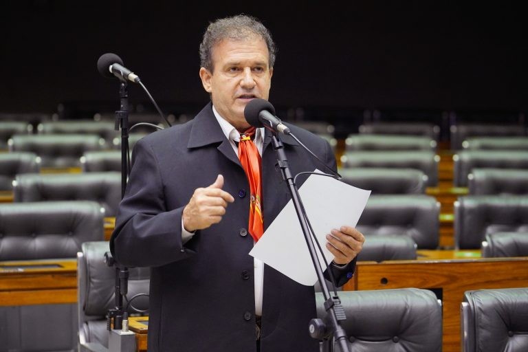 Mattos: é necessário estimular o uso adequado e a devida regulamentação desses produtos - (Foto: Pablo Valadares/Câmara dos Deputados)