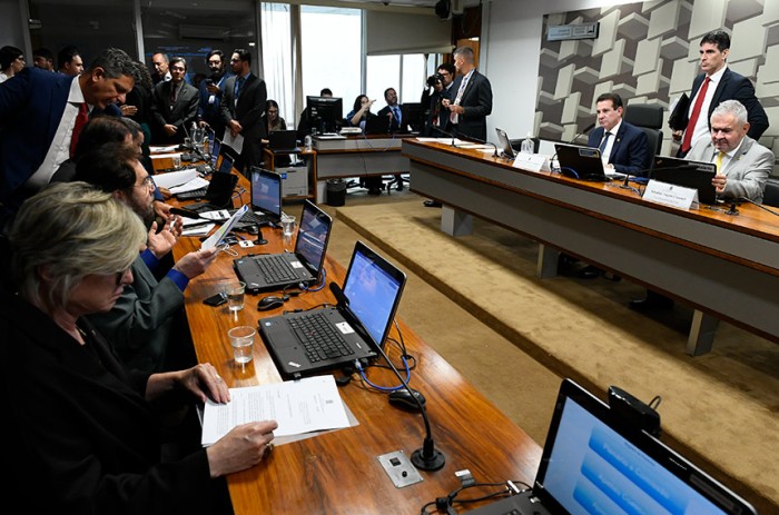 Reunião da Comissão de Assuntos Econômicos, em março: colegiado volta a se reunir na terça com pauta extensa - Marcos Oliveira/Agência Senado