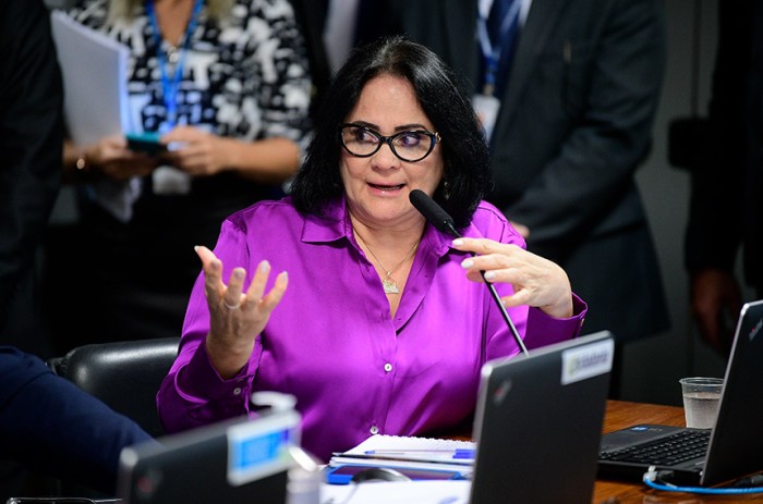 Damares Alves em reunião da Comissão de Educação: senadora propôs a audiência desta segunda - Pedro França/Agência Senado