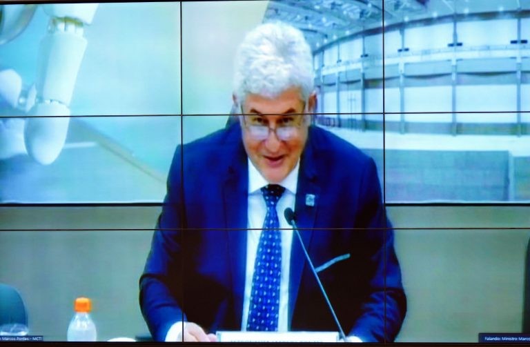 Marcos Pontes: ideia é usar vacinas nacionais contra a Covid-19 nos próximos anos - (Foto: Pablo Valadares/Câmara dos Deputados)