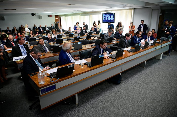 O PL 1.899/2019, de Marcos do Val, foi aprovado na forma de texto substitutivo de Esperidião Amin (PP-SC) e segue para a Câmara dos Deputados, a não ser que haja recurso para análise pelo Plenário do Senado - VALTERJR