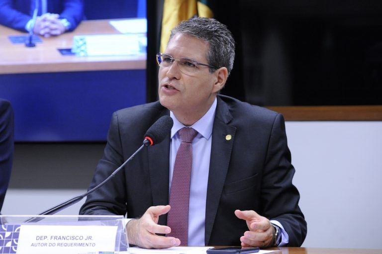 Francisco Jr.: é preciso regulamentar atividades de baixo risco - (Foto: Cleia Viana/Câmara dos Deputados)