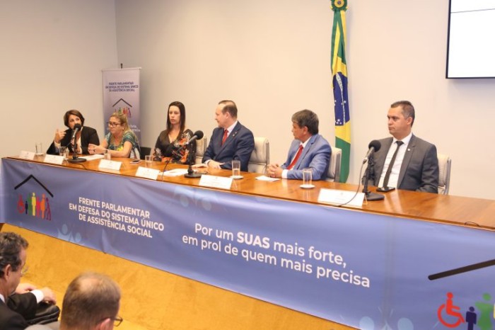 Ato de lançamento da Frente Parlamentar em Defesa do SUAS, na Câmara - (Foto: Billy Boss/Câmara dos Deputados)