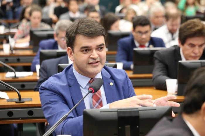 Rubens Pereira Júnior defendeu aprovação do texto do Senado - (Foto: Billy Boss/Câmara dos Deputados)