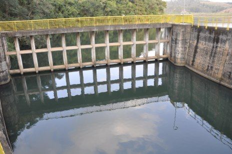 Vista da Represa de Mairiporã (SP), com o volume menor que o normal para esta época do ano - (Foto: JOãO NOGUEIRA/FUTURA PRESS/ESTADÃO CONTEÚDO-17/05/2021)