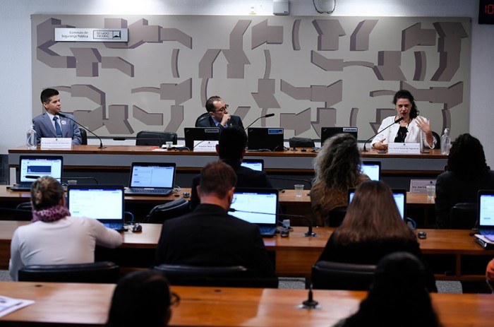 Antes de tentar votar a proposta, a comissão fez uma audiência pública, conduzida por Jorge Kajuru (ao centro) - Edilson Rodrigues/Agência Senado