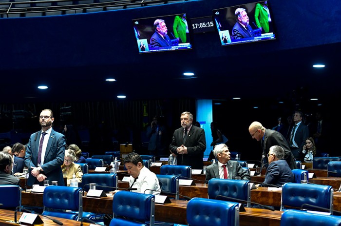 Flávio Arns agradeceu no Plenário pela aprovação da proposta, de autoria dele - Waldemir Barreto/Agência Senado