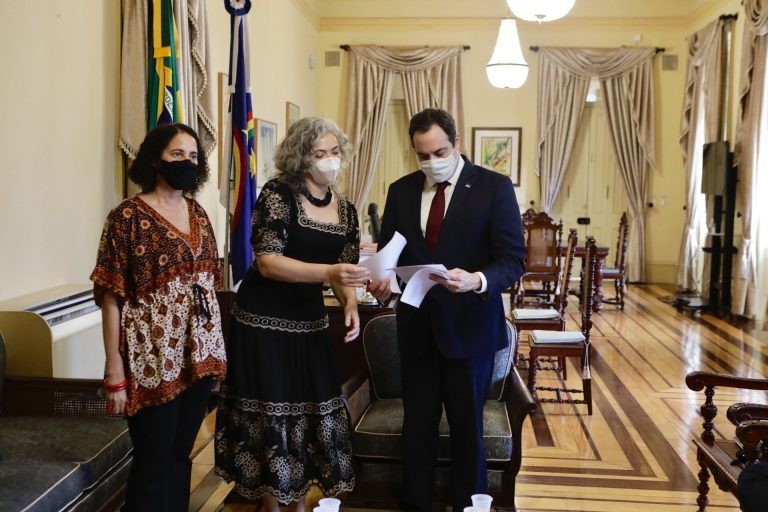 Vereadora Liana Cirne (C) e o governador de Pernambuco, Paulo Câmara - (Foto: 16Fotos Públicas)