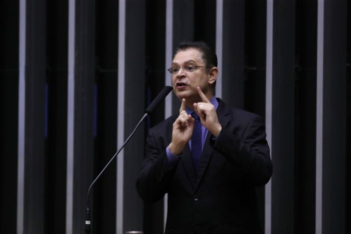 Sóstenes Cavalcante (2º à esq.) representou o presidente da Câmara no evento - (Foto: Divulgação)