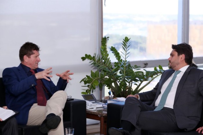 Secretário de Comunicação da Câmara (E) e ministro das Comunicações - (Foto: Bruno Spada/Câmara dos Deputados)