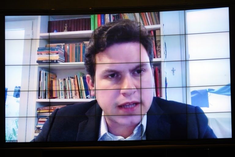 Enrico Misasi relatou a favor - (Foto: Pablo Valadares/Câmara dos Deputados)