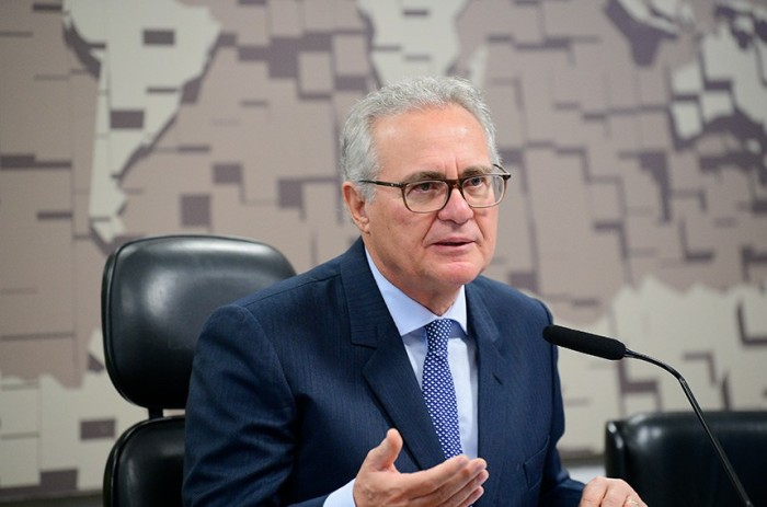 Presidente do colegiado, Renan Calheiros é autor de um dos requerimentos para a audiência com o ministro - Foto: Pedro França/Agência Senado