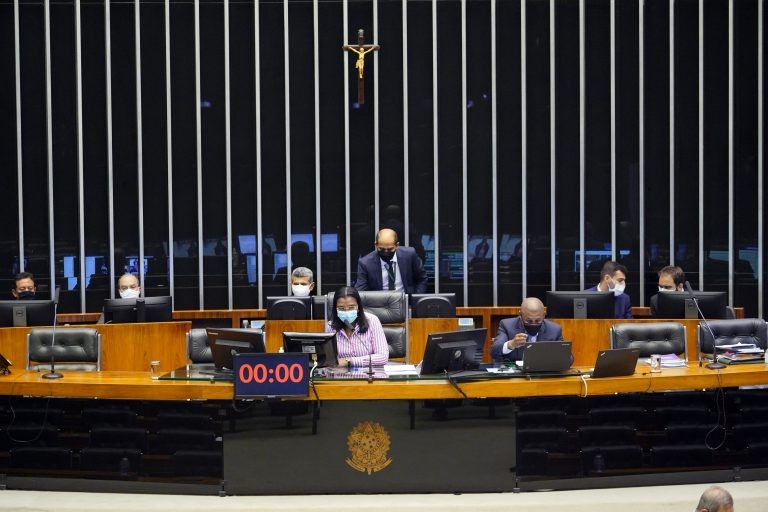Plenário aprovou projeto em sessão híbrida - (Foto: Pablo Valadares/Câmara dos Deputados)