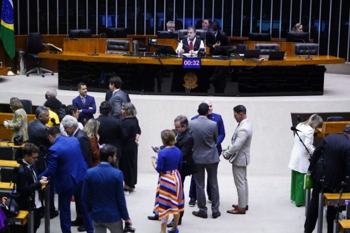 Deputados em sessão do Plenário - (Foto: Pablo Valadares/Câmara dos Deputados)