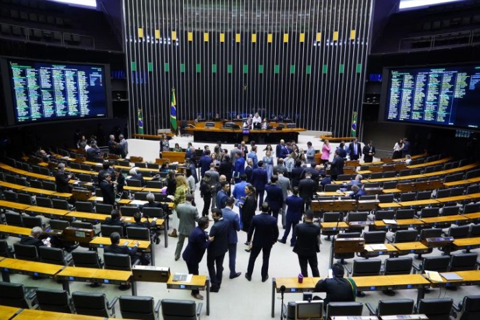 Deputados em sessão do Plenário - (Foto: Pablo Valadares/Câmara dos Deputados)