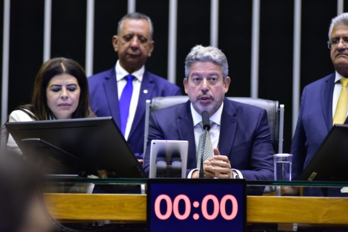 Lira anuncia o procedimento da Câmara em resposta a questão de ordem - (Foto: Zeca Ribeiro/Câmara dos Deputados)