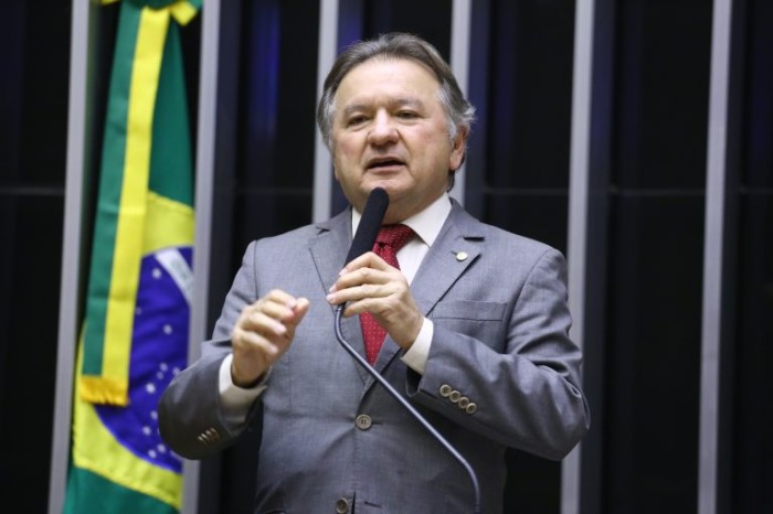 Merlong Solano apresentou parecer favorável à proposta - (Foto: Vinicius Loures/Câmara dos Deputados)
