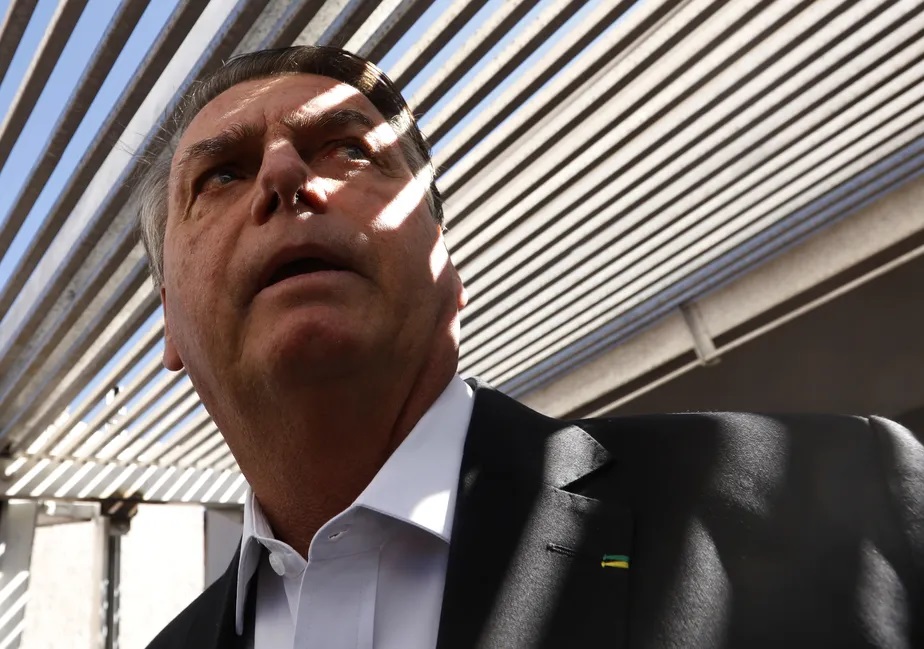 O ex-presidente Jair Bolsonaro após operação de buscas em sua casa em Brasília - Foto: CRISTIANO MARIZ