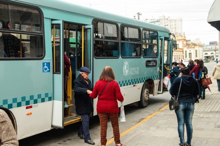Acessibilidade está nas leis, mas nem sempre é seguida por planejadores urbanos - (Foto: Igor Sobral/Prefeitura de Pelotas-RS)
