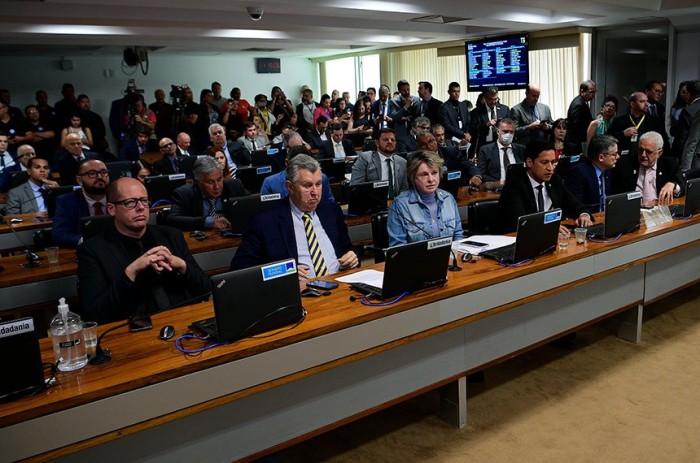 Luis Carlos Heinze apresentou substitutivo ao projeto de Esperidião Amin