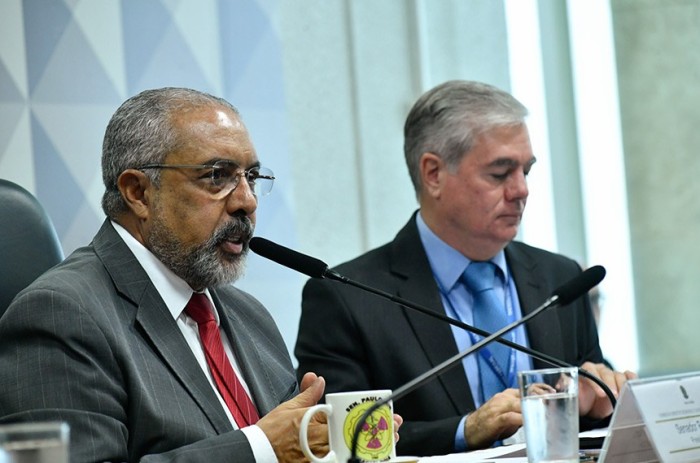 Paulo Paim é o autor da proposta, que segue para a análise da CAE