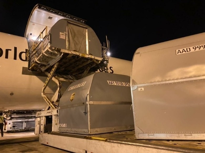 Lote com 936 mil doses de vacinas da Pfizer desembarca em Campinas (SP) - (Foto: UPS/ALF TV VCP - 17.6.2021)