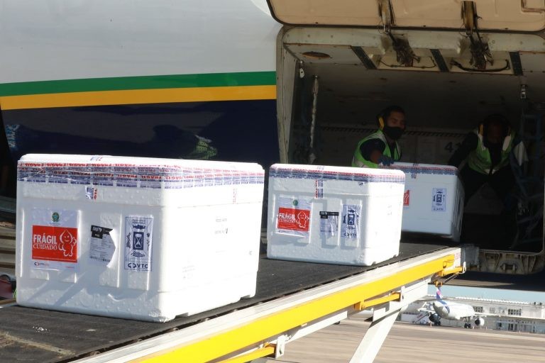 Vacinas contra a Covid-19 chegando ao Rio Grande do Sul em abril - (Foto: Breno Esaki/Agência Saúde DF)