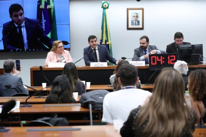 Representantes de várias áreas da saúde criticaram aumento de vagas na EaD - (Foto: Bruno Spada/Câmara dos Deputados)