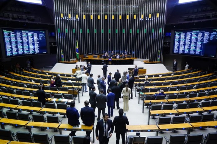 Deputados votaram o acordo na sessão do Plenário desta terça-feira - (Foto: Pablo Valadares/Câmara dos Deputados)
