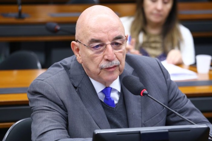 O relator Osmar Terra recomendou a aprovação da proposta com uma multa maior - (Foto: Vinicius Loures/Câmara dos Deputados)