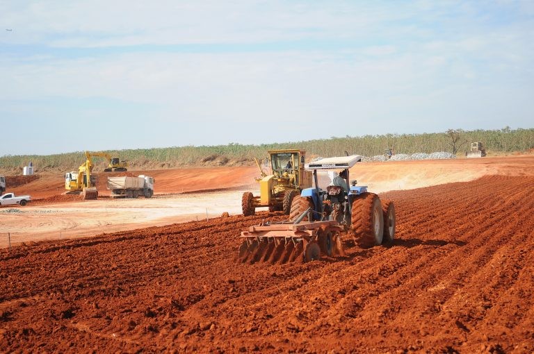 Obra de construção de aterro sanitário no DF - (Foto: Dênio Simões/Agência Brasília)