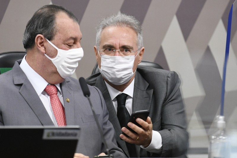 Omar Aziz e Renan Calheiros na Mesa Diretora da CPI - (Foto: Jefferson Rudy/Agência Senado - 20.05.2021)