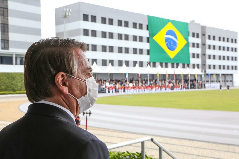 Bolsonaro em cerimônia de Juramento à Bandeira e Entrega de Espadins da turma Almirante Bosísio - (Foto: Júlio Nacimento/PR - 19.06.2021)
