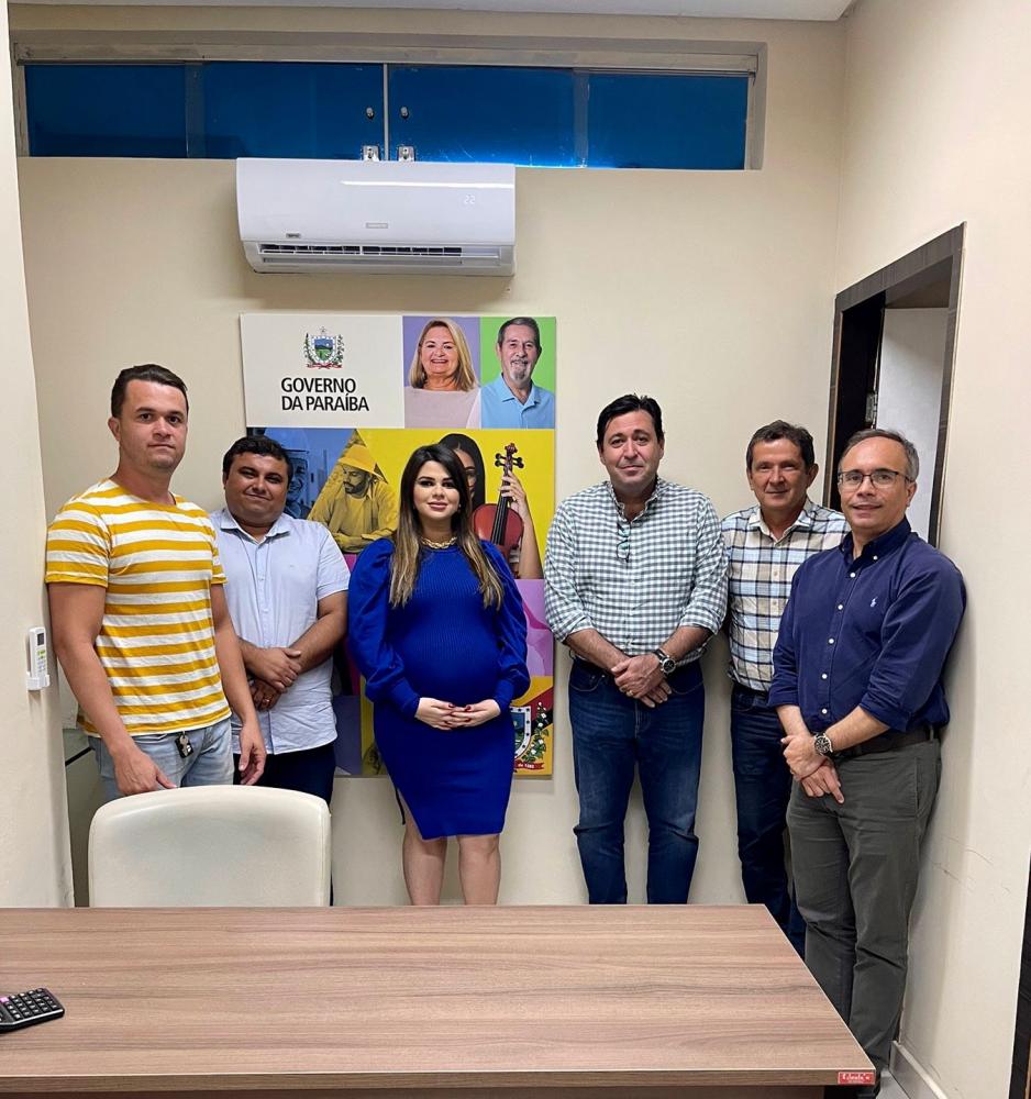 Representantes do hospital e da Energisa