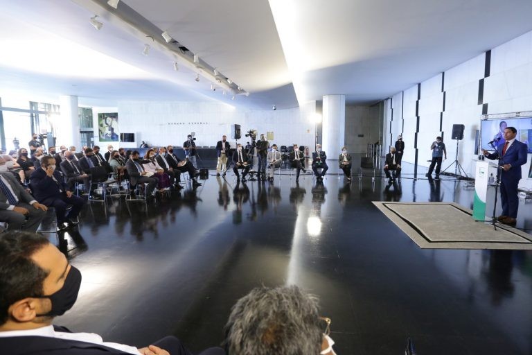 Cerimônia de homenagem ao ex-ministro da Agricultura Alysson Paolinelli, indicado ao Nobel da Paz - (Foto: Michel Jesus/Câmara dos Deputado)