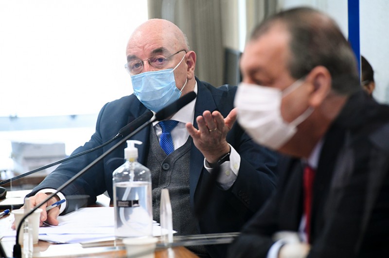 O ex-ministro Osmar Terra (à esquerda) ao lado do presidente da CPI, Omar Aziz - Jefferson Rudy/Agência Senado