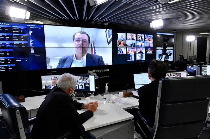 Por meio de requerimento do senador Eduardo Braga (foto), os senadores aprovaram prioridade para votação da MP original do Poder Executivo, ao invés do relatório do senador Roberto Rocha