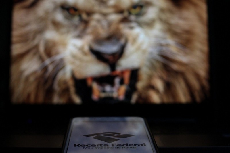 Consulta está disponível pela web, telefone ou app - (Foto: João Gabriel Alves/Enquadrar/Estadão Conteúdo - 6.4/.021)