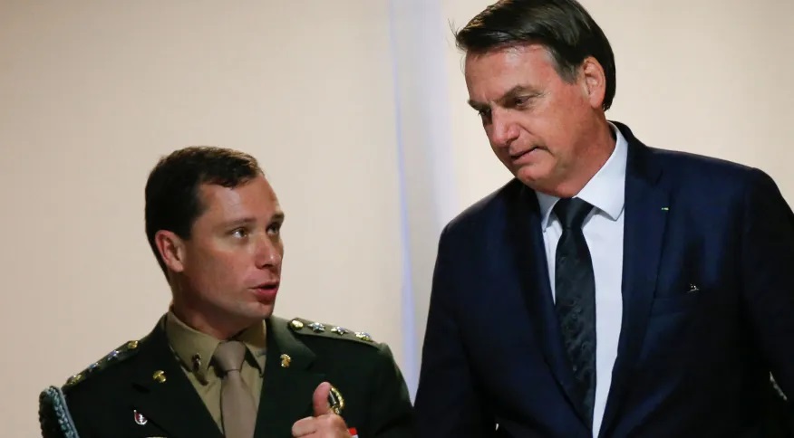 Além de Jair Bolsonaro e Mauro Cid, também foi autorizada a quebra de sigilo do general Mauro César Lourena Cid, pai do ex-ajudante de ordens 18/06/2019REUTERS/Adriano Machado