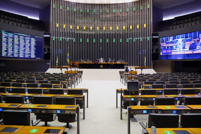 Plenário está reunido em sessão híbrida - (Foto: Pablo Valadares/Câmara dos Deputados)