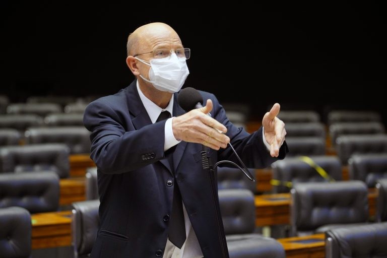 Bohn Gass: ato conjunto com todos que fizeram os pedidos de impeachment - (Foto: Pablo Valadares/Câmara dos Deputados)