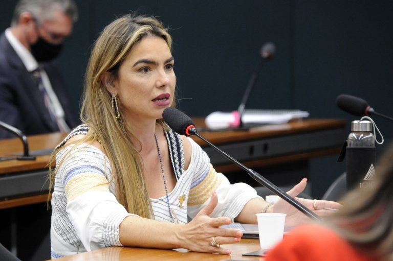 Paula Belmonte: proposta amplia a transparência - (Foto: Gustavo Sales/Câmara dos Deputados)