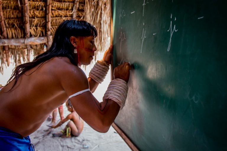 Escola na aldeia Halataikwa, no Mato Grosso - (Foto: Christiano Antonucci/Secom-MT)
