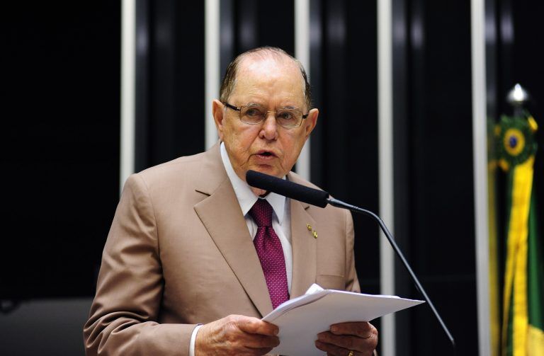 Cola em discurso no Plenário da Câmara dos Deputados - (Foto: Divulgação)