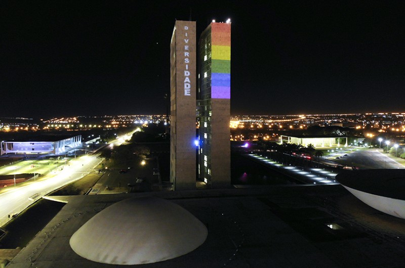 O Congresso foi iluminado em homenagem à luta LGBTQIA+ em junho de 2020. Nesta segunda-feira (28), a iluminação ocorrerá das 20h às 21h - Roberto Suguino/Agência Senado