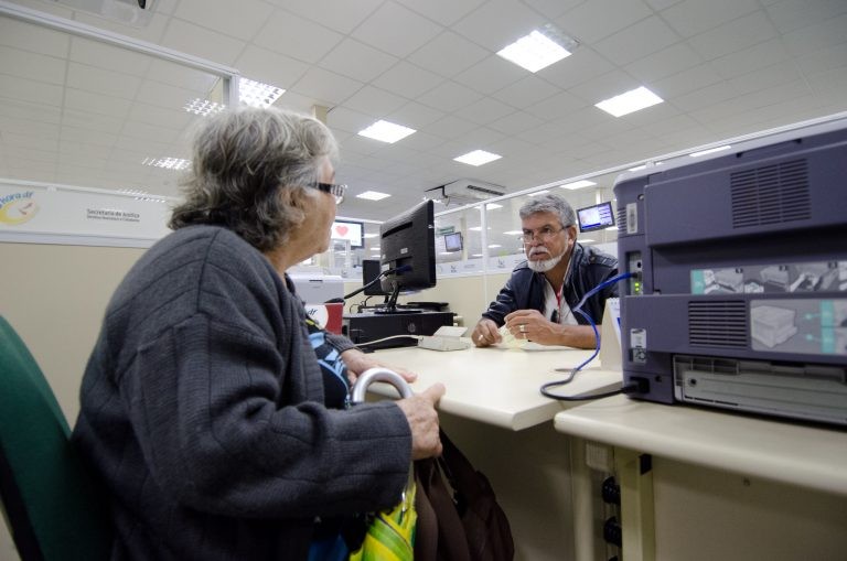 Empréstimos consignados superam o número de aposentados - (Foto: Pedro França/Agência Senado)