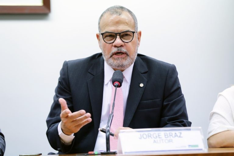 Braz: projeto busca evitar que o consumidor compre produto prestes a vencer - (Foto: Michel Jesus/Câmara dos Deputados)