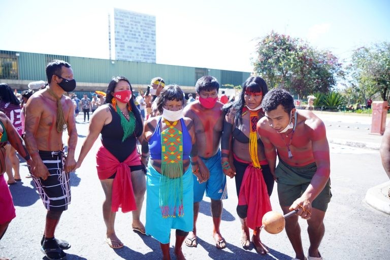 Lideranças indígenas estiveram novamente na Câmara para protestar contra o projeto - (Foto: Pablo Valadares/Câmara dos Deputados)